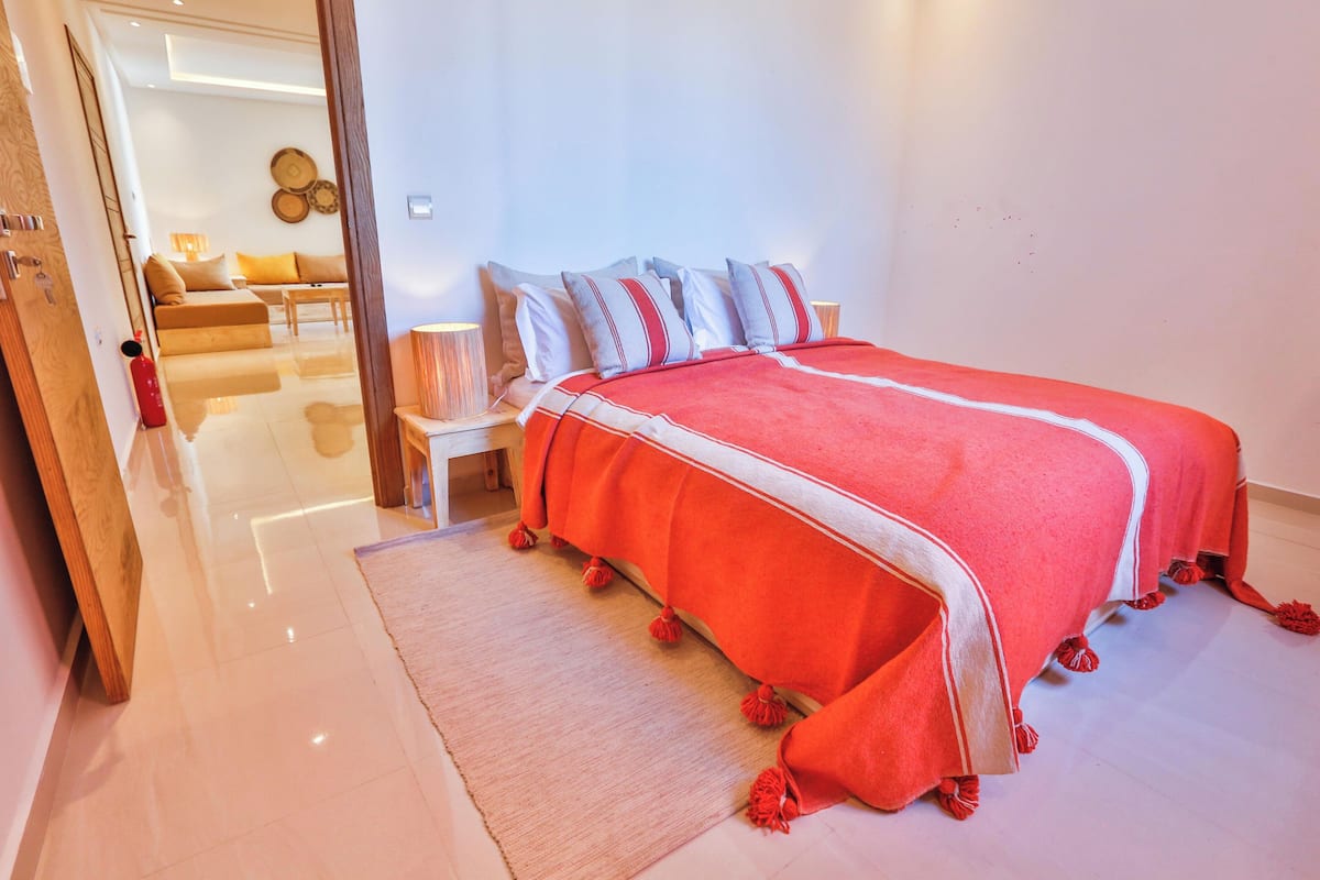 Apartment 8 | 1 phòng ngủ, bộ đồ giường cao cấp, màn/rèm cản sáng