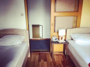 House (Holiday Home with Three Bedrooms and ) | 2 bedrooms, free WiFi - Mountain Pearl Velebit (Karlobag)