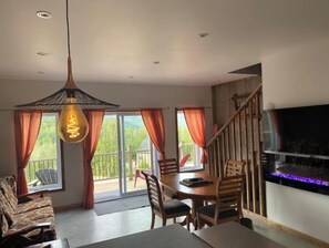 Smart TV, fireplace