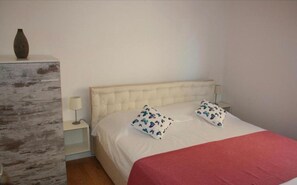 شقة (Three Bedroom Apartment with Balcony ) | 3 عدّة غرف نوم وواي فاي مجانًا