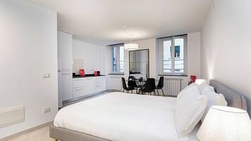 Estudio estándar | Tabla de planchar con plancha, wifi gratis, ropa de cama