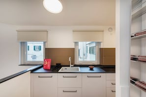 Studio | Cuisine privée | Grand réfrigérateur, micro-ondes, plaque de cuisson, lave-vaisselle