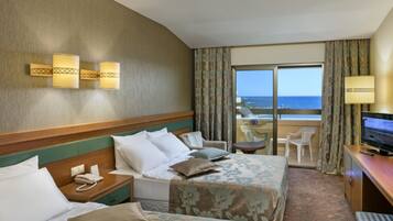 Rom – standard, sjøutsikt | Sengetøy av topp kvalitet, minibar og safe på rommet