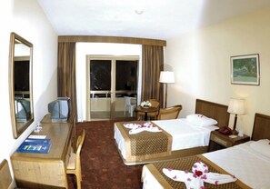Standard Room, Mountain View | Living area | Flat-screen TV, table tennis - Özkaymak İncekum Resort Hotel (Alanya)