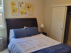 1 chambre, bureau, fer et planche à repasser, Wi-Fi