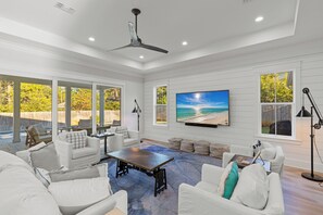 Smart TV - Golf Cart, Large Private Pool and Hot Tub, Close to 2 Beach Accesses on 30A! (Santa Rosa Beach)