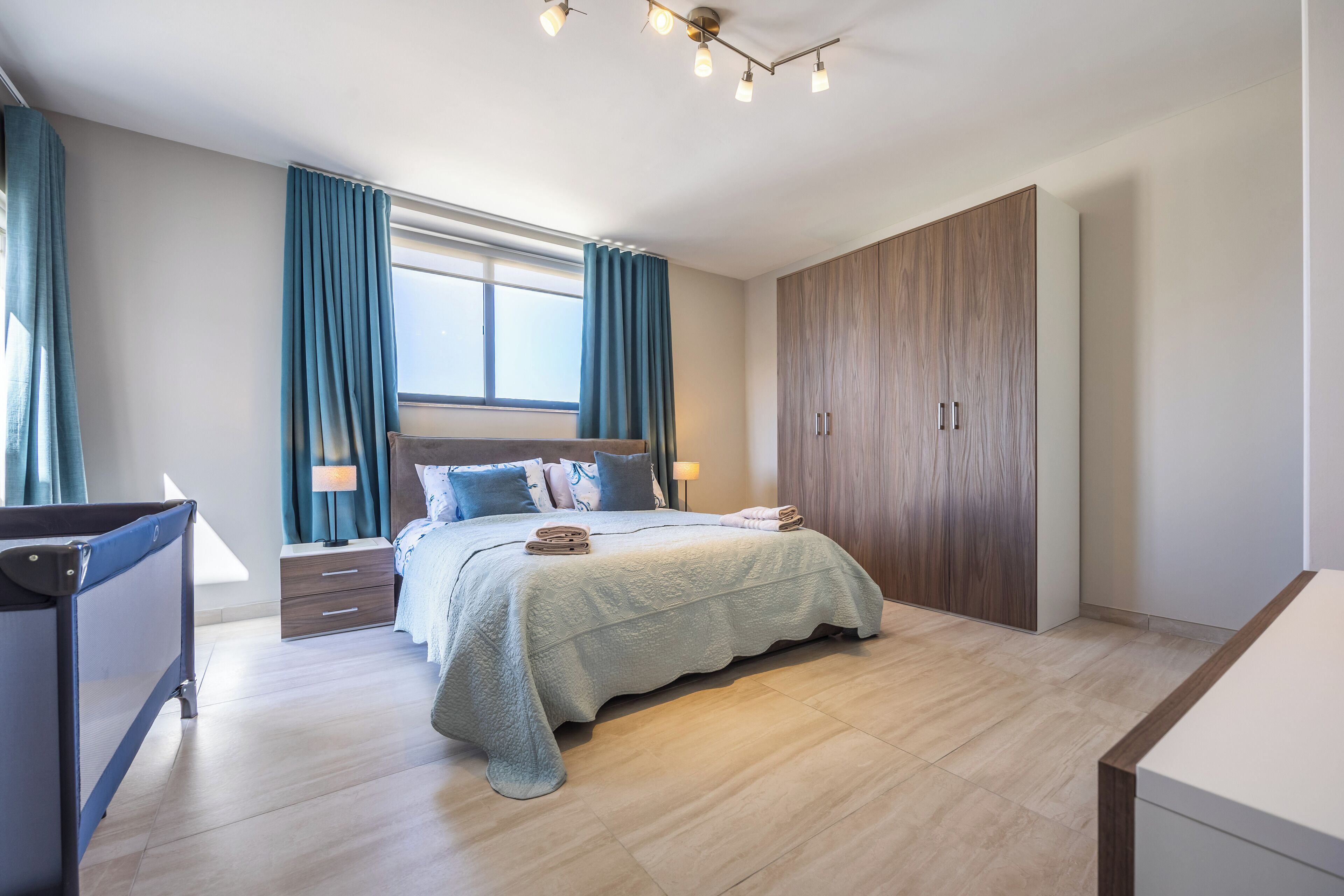 2 soveværelser, strygejern/strygebræt, weekendseng, gratis Wi-Fi