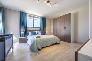 2 bedrooms, iron/ironing board, travel cot, free WiFi