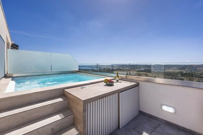 Dream Vacation with Private Pool BBQ and breathtaking sunrise and sunset views