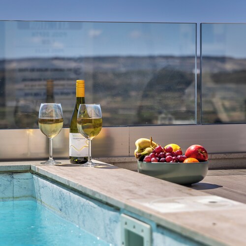 Dream Vacation with Private Pool BBQ and breathtaking sunrise and sunset views