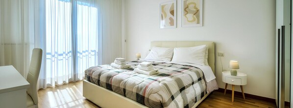 1 habitación, escritorio, tabla de planchar con plancha y wifi gratis