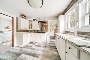 Fridge, microwave, coffee/tea maker, toaster - Conneaut Vacation Rental w/ Deck Near Lake Erie! (Conneaut)