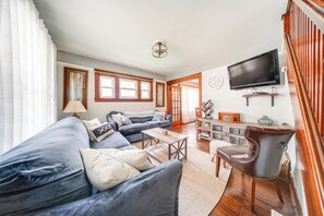 TV - Conneaut Vacation Rental w/ Deck Near Lake Erie! (Conneaut)