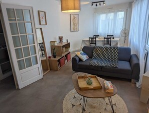 TV, DVD player, books, stereo - Appartement Cosy Angers (Angers)