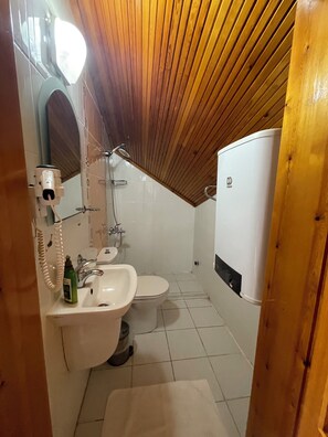 Family Room, Multiple Beds | Bathroom