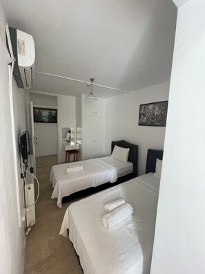 Standard Room, 2 Twin Beds | Individually decorated, individually furnished, free WiFi - Bedesten Pansiyon (Cesme)
