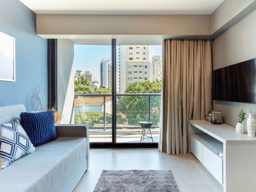 Apartamento básico | Área de estar | Smart TV 42 polegadas com canais a cabo, Netflix, serviços de streaming