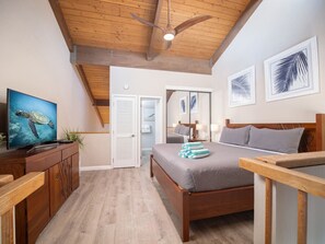 2 bedrooms, iron/ironing board, travel cot, WiFi - Kihei Beach Retreat: Ocean Views and Sandy Feet! (Kihei)