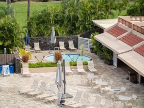 Outdoor dining - Kihei Beach Retreat: Ocean Views and Sandy Feet! (Kihei)