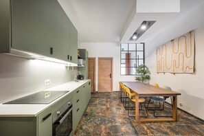 Fridge, microwave, oven, dishwasher - GuestReady - Modern Home In Gaia (Vila Nova de Gaia)