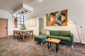 TV - GuestReady - Modern Home In Gaia (Vila Nova de Gaia)