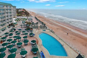 Indoor pool, outdoor pool, pool umbrellas, pool loungers - Royal Floridian South by Spinnaker  (Ormond Beach)