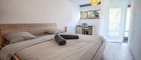 1 bedroom, WiFi, bed sheets