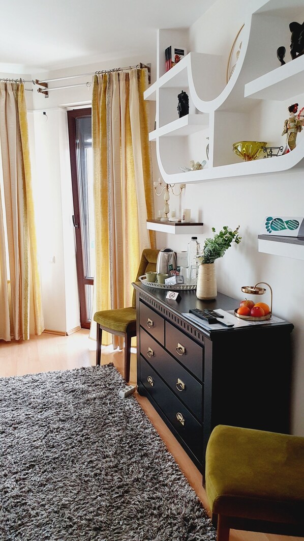 Interior - Johanna House -Zen apartment. Relaxing and enjoying garden view (București)