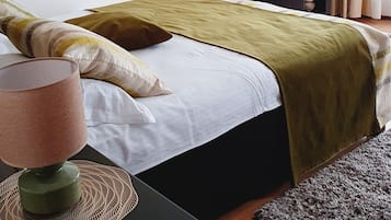1 bedroom, desk, WiFi, bed sheets
