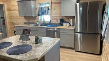 雪櫃、微波爐、焗爐、爐具