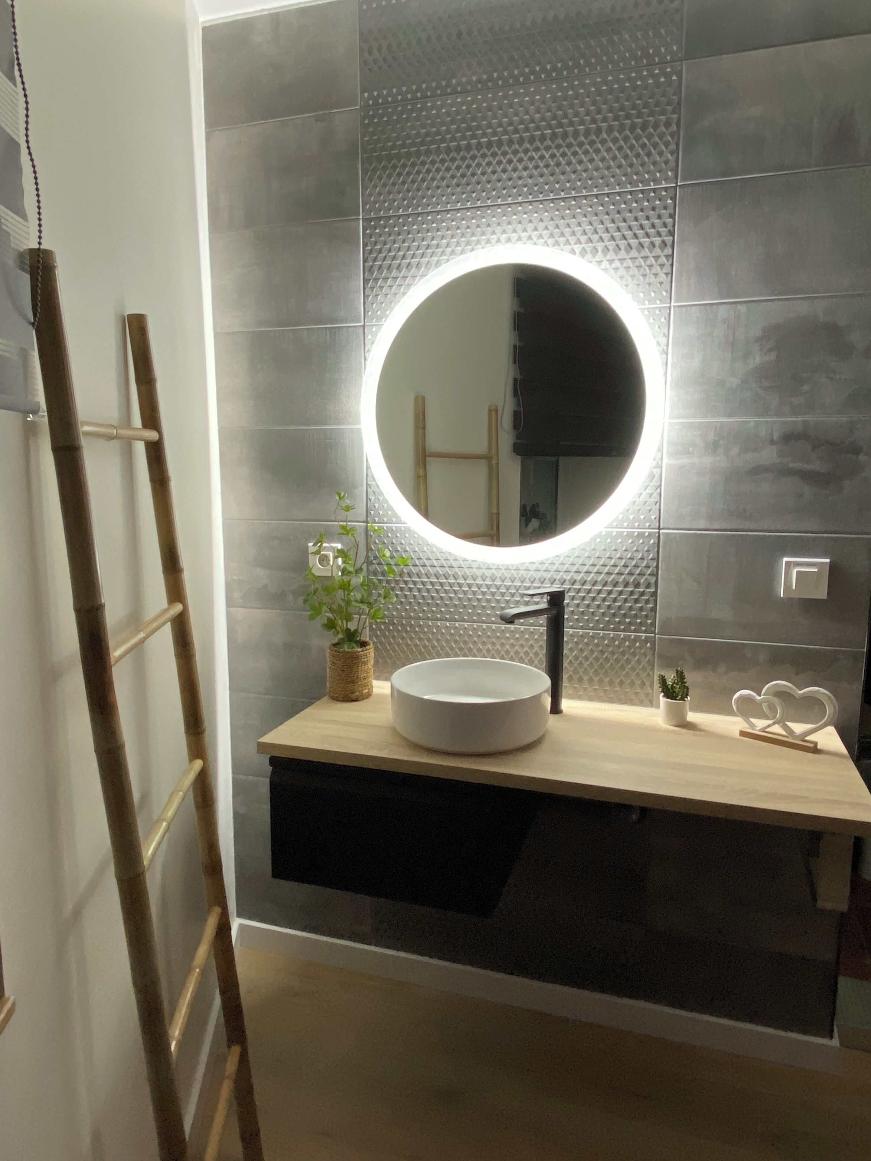 Jetted bath, hair dryer, towels, soap