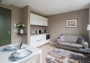 Executive Apartment, Non Smoking, Kitchen | Private kitchen | Fridge, coffee/tea maker, electric kettle, toaster