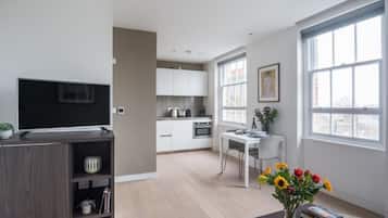 Executive Apartment, Non Smoking, Kitchen | Private kitchen