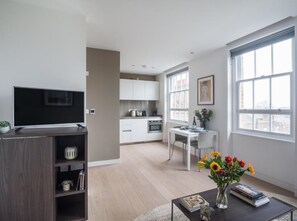 Executive Apartment, Non Smoking, Kitchen | Private kitchen