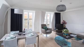 Executive Apartment, Non Smoking, Kitchen | Living area | 40-inch Smart TV with satellite channels