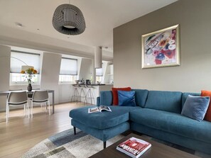 Executive Apartment, Non Smoking, Kitchen | Living area