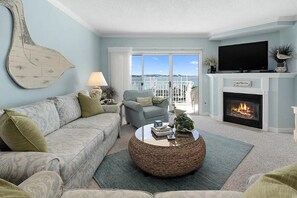 Smart TV, fireplace
