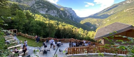 المنشأة من الخارج