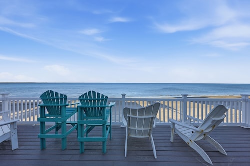 Beachfront, Large Deck, Sleeps 9, Open, Airy & Spacious