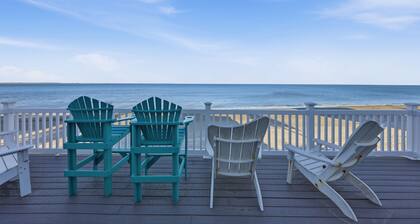 Beachfront, Large Deck, Sleeps 9, Open, Airy & Spacious