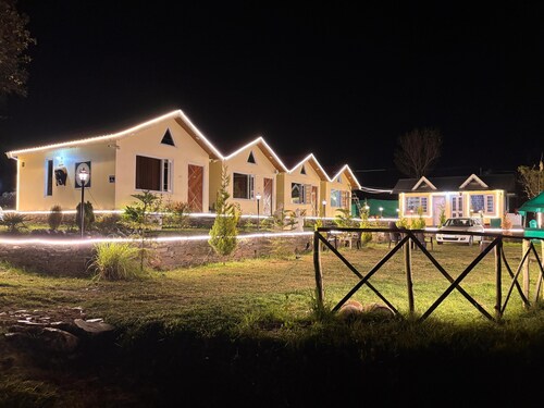 Chail's Best-Kept Secret: Hideaway Homestay - A Comfortable and Secluded Retreat