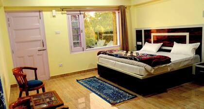 Chail's Best-Kept Secret: Hideaway Homestay - A Comfortable and Secluded Retreat