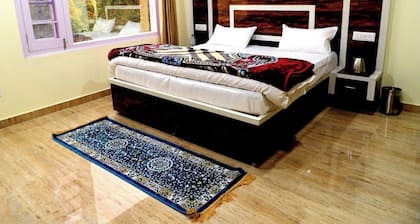 Chail's Best-Kept Secret: Hideaway Homestay - A Comfortable and Secluded Retreat