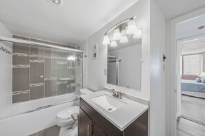 Douche, serviettes fournies