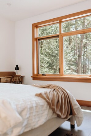 3 bedrooms, desk, free WiFi, bed sheets