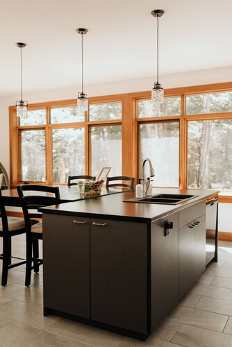 Lakeside Haven (Your Cottage Retreat)