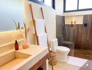 Asciugacapelli, sapone, carta igienica
