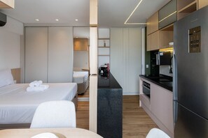 Blackout curtains, iron/ironing board, free WiFi - Carinás  (São Paulo)