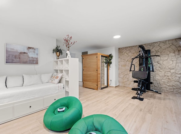 Villa (Two Bedroom Villa with Terrace and Sw) | Fitnesscenter