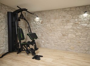 Villa (Two Bedroom Villa with Terrace and Sw) | Gimnasio